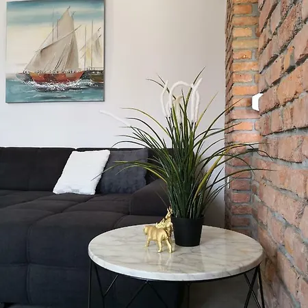 Golden Sea Apartment *